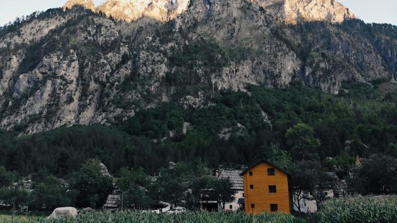 Guesthouse Mehmeti Valbone Exterior photo